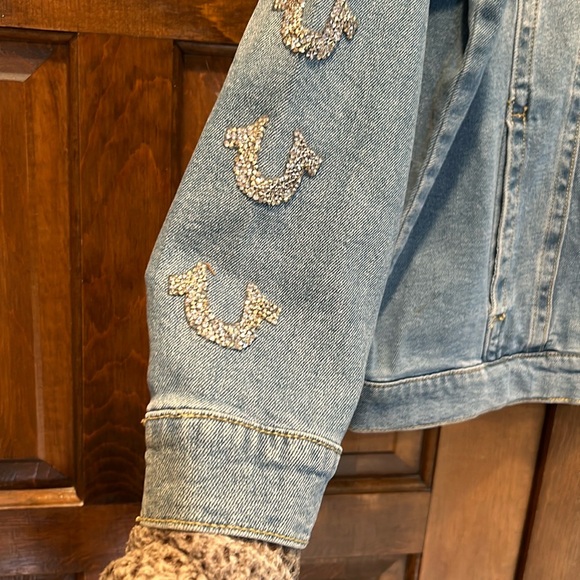 True Religion Denim Sparkle Jean Jacket Rhinestone Trim Sleeves Size Medium Y2K - Picture 3 of 12